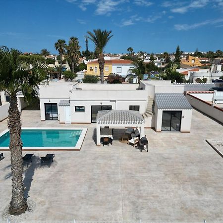 Pink Lagoon Villa Τορεβιέχα Εξωτερικό φωτογραφία