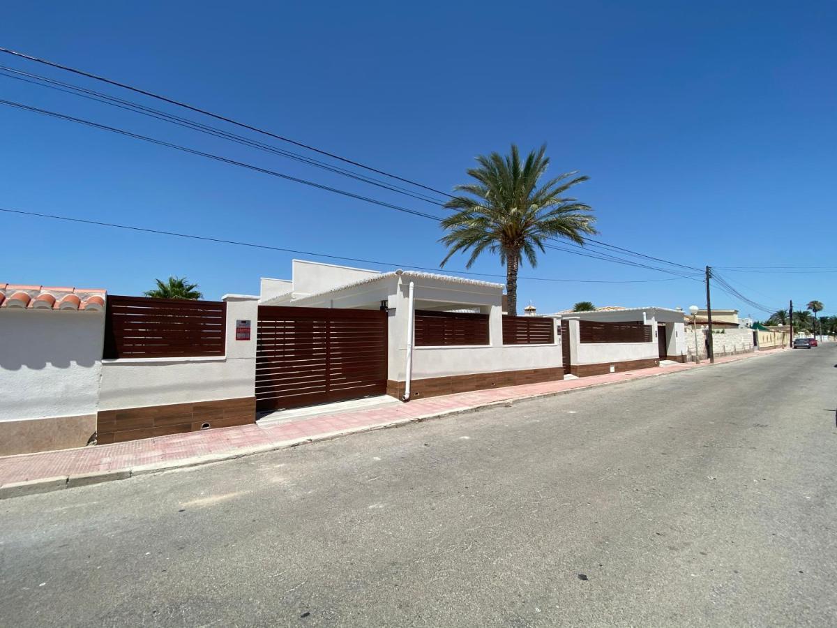 Pink Lagoon Villa Τορεβιέχα Εξωτερικό φωτογραφία