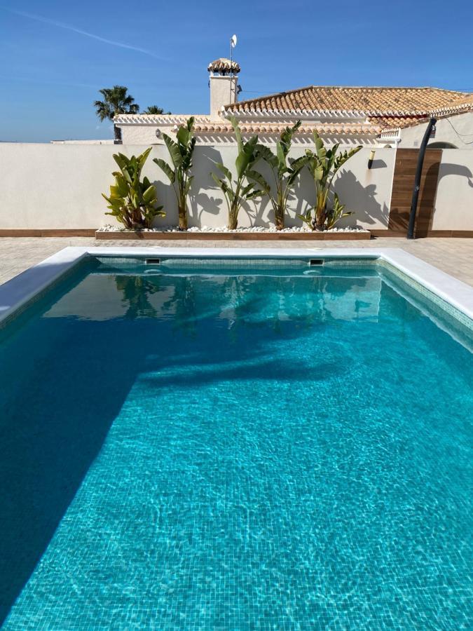 Pink Lagoon Villa Τορεβιέχα Εξωτερικό φωτογραφία