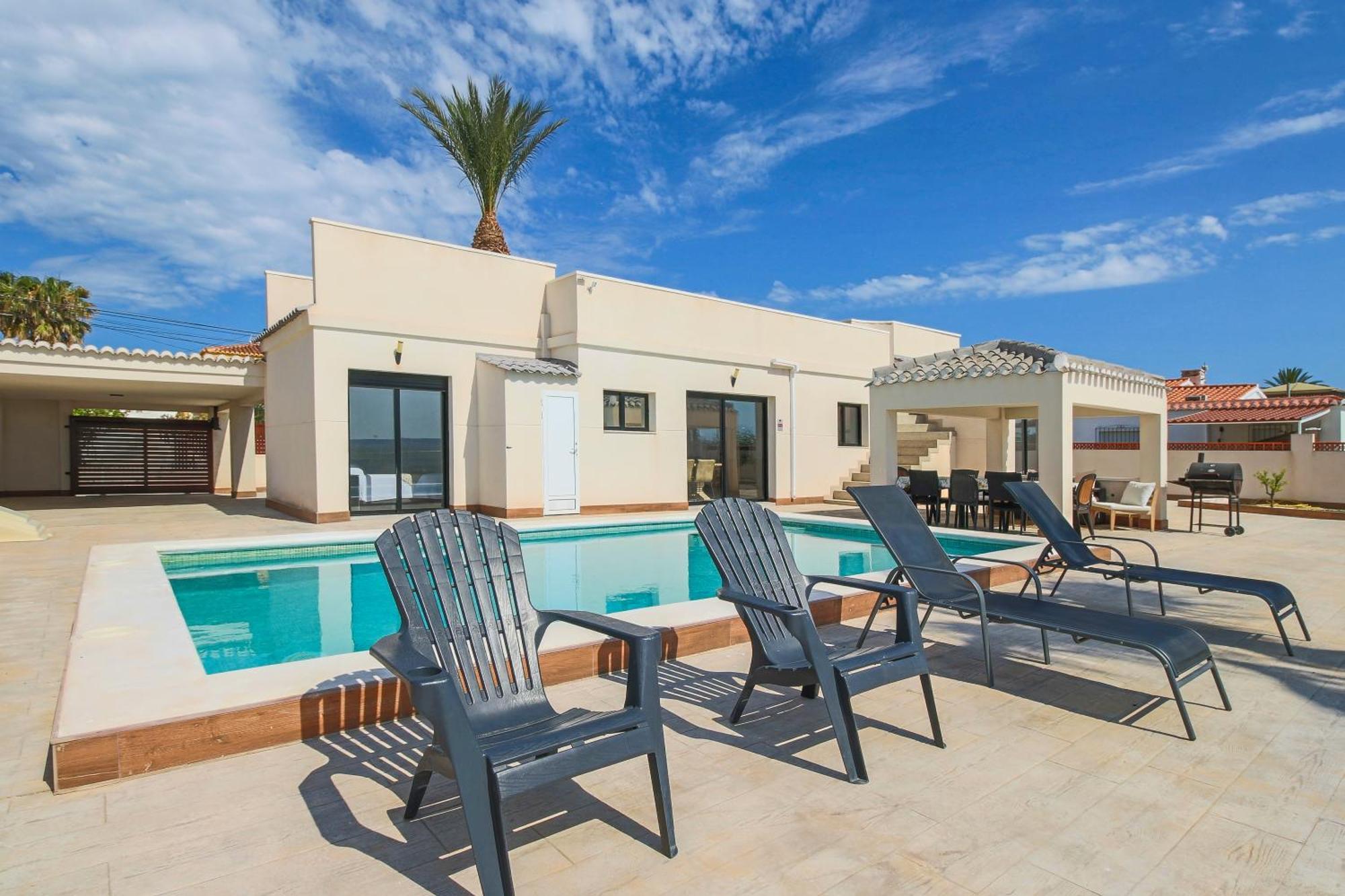 Pink Lagoon Villa Τορεβιέχα Εξωτερικό φωτογραφία