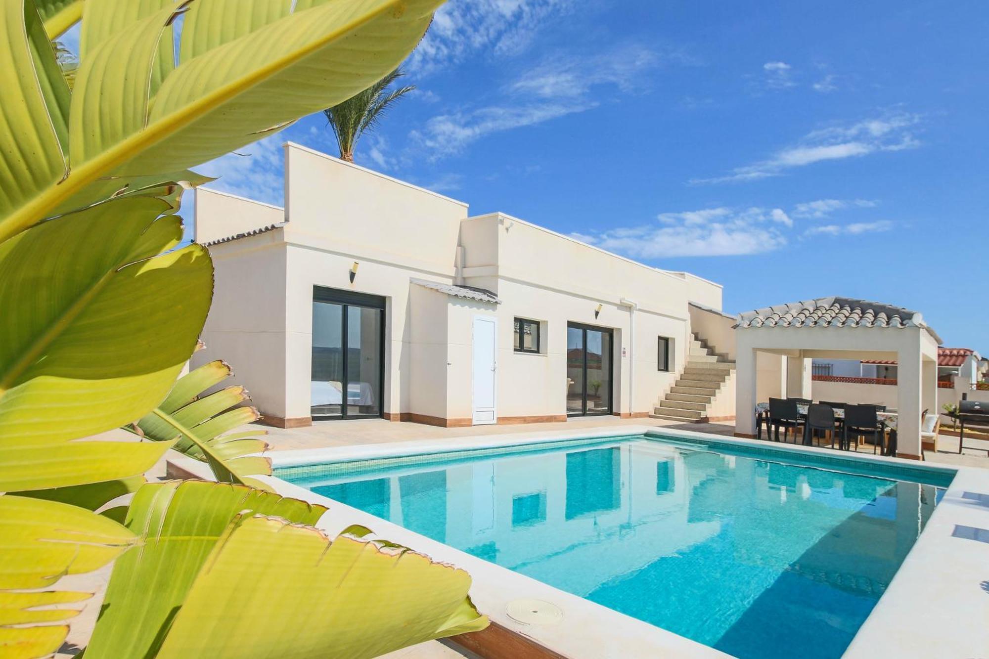 Pink Lagoon Villa Τορεβιέχα Εξωτερικό φωτογραφία