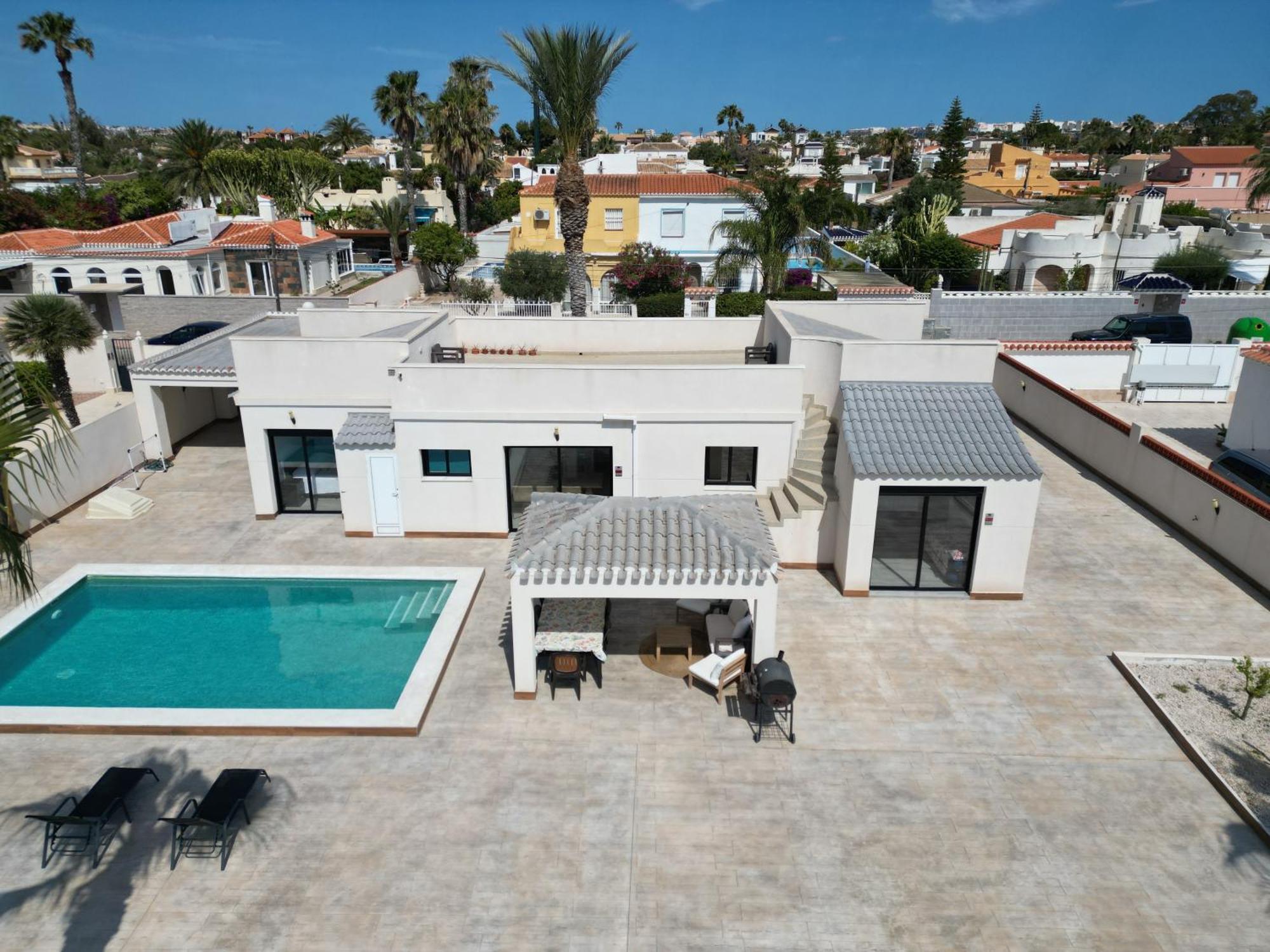 Pink Lagoon Villa Τορεβιέχα Εξωτερικό φωτογραφία