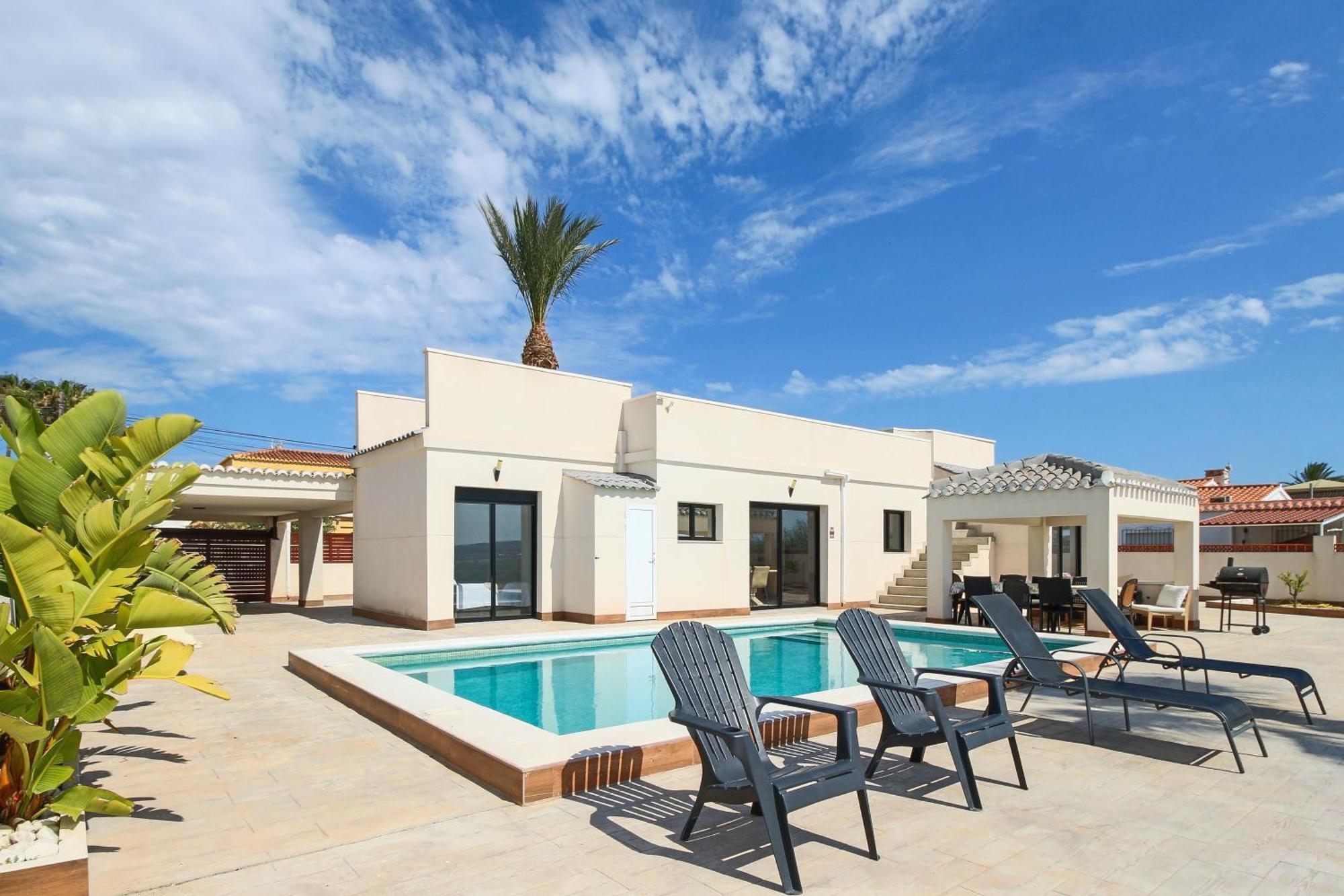 Pink Lagoon Villa Τορεβιέχα Εξωτερικό φωτογραφία