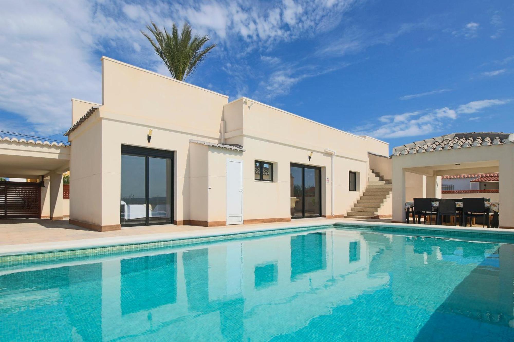 Pink Lagoon Villa Τορεβιέχα Εξωτερικό φωτογραφία